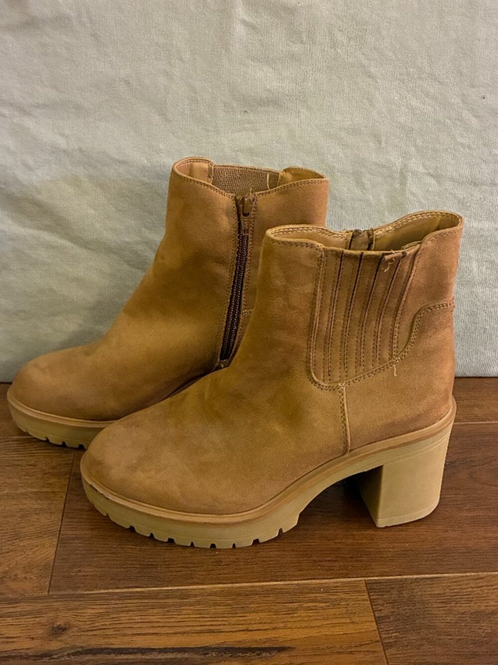 Women’s size 8 Universal Thread Lug-Sole Boots Brown Boho-Chic Indie Whimsigoth